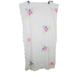 Vintage Linens Embroidered Square Flower Appliqué Tablecloth 46x46 Scalloped Hem